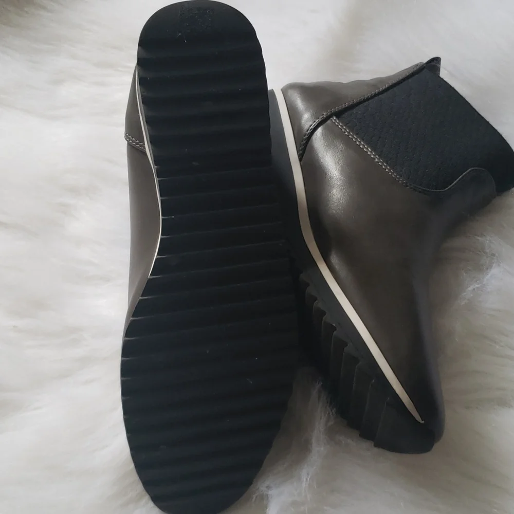 Metaphor Shoes - Picture 3 of 7